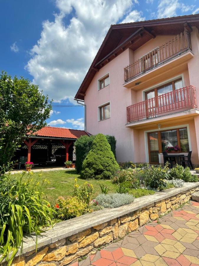 Ubytovanie Marta Kovacova Bešeňová Buitenkant foto
